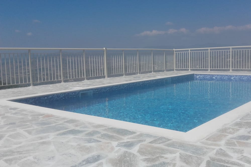 Photo of Outdoor in Theletra