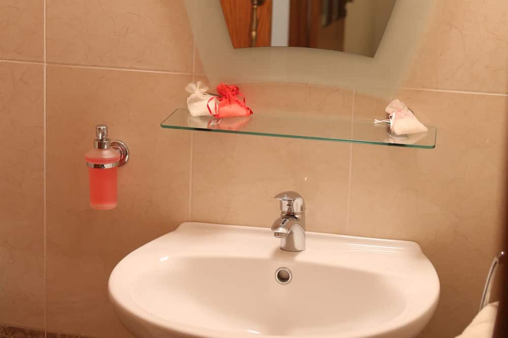 Photo of Bathroom in Theletra
