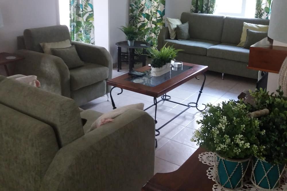 Photo of Livingroom in Kyrenia District