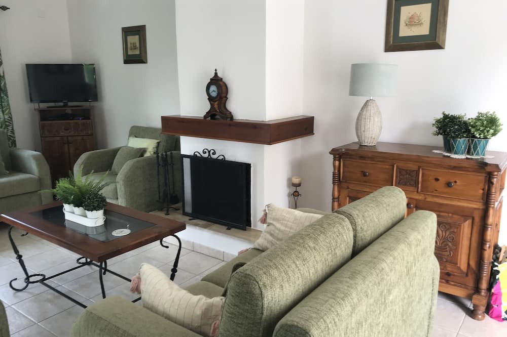 Photo of Livingroom in Kyrenia District