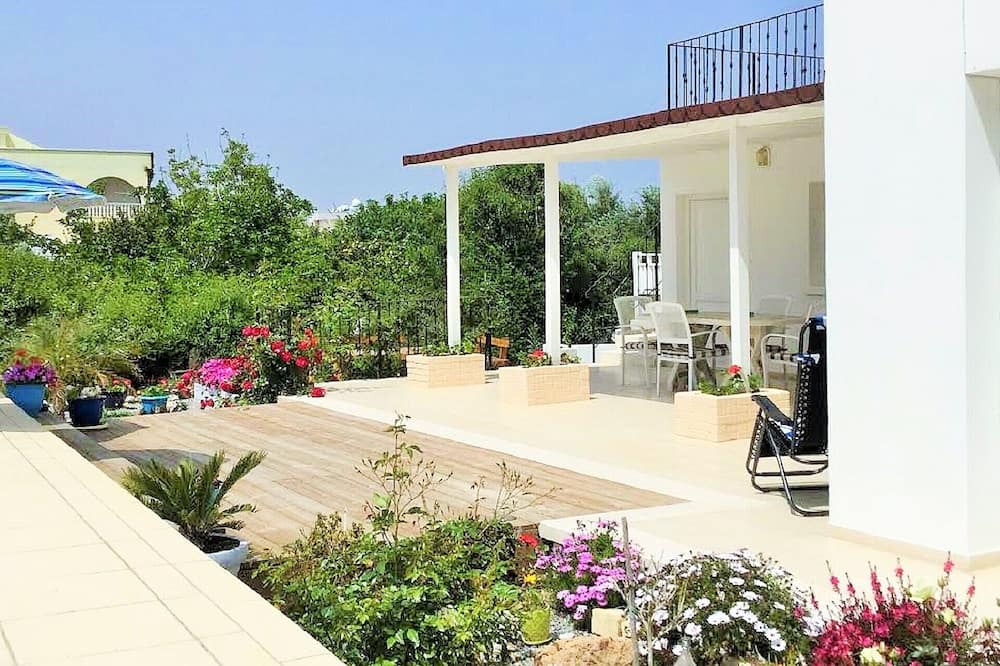 Photo of Patio Balcony in Karavas