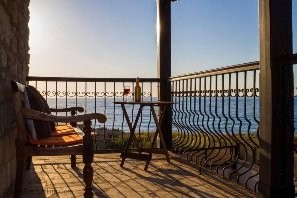 Photo of Patio Balcony in Pomos