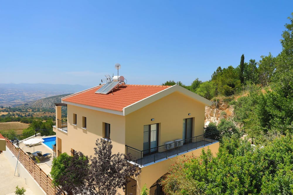 Photo of Outdoor in Meladeia