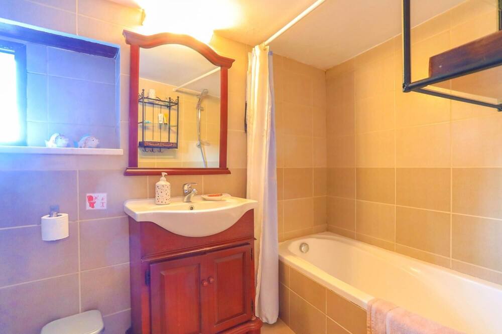 Photo of Bathroom in Droushia