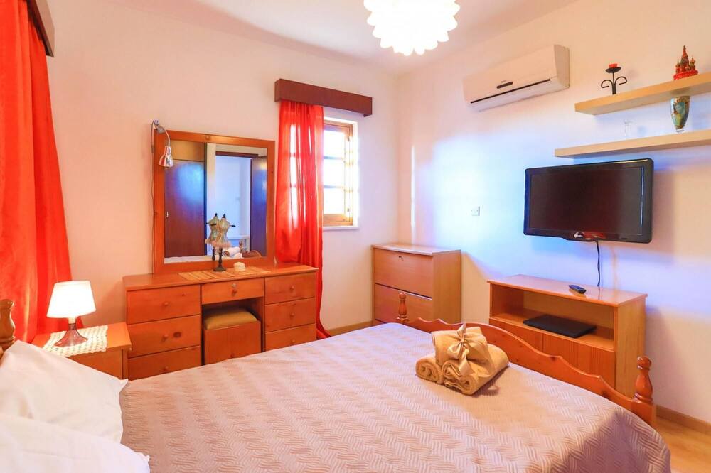 Photo of Bedroom in Droushia
