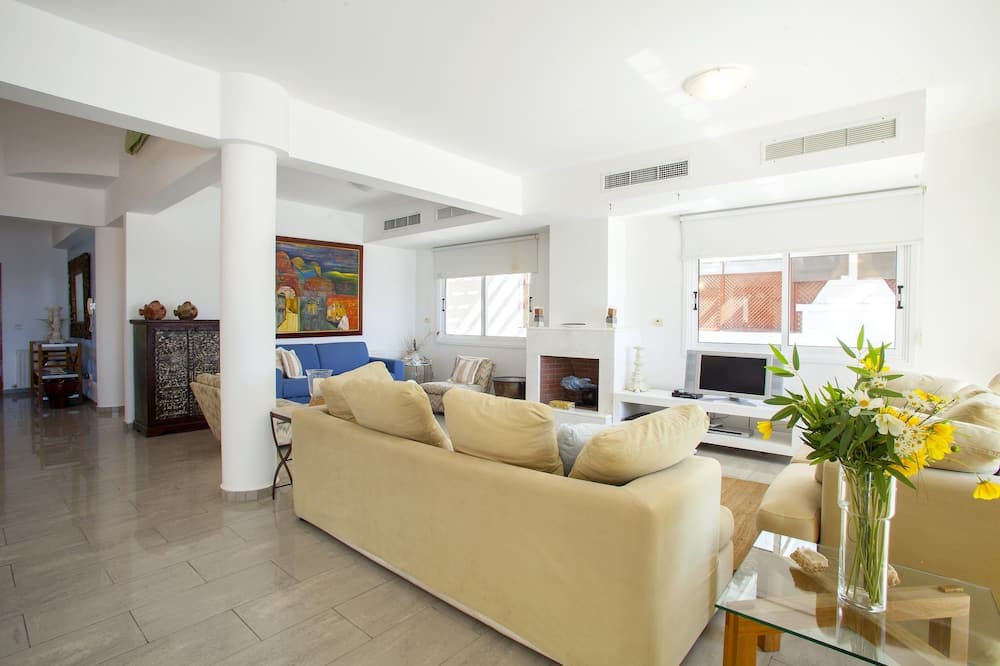 Photo of Livingroom in Larnaca
