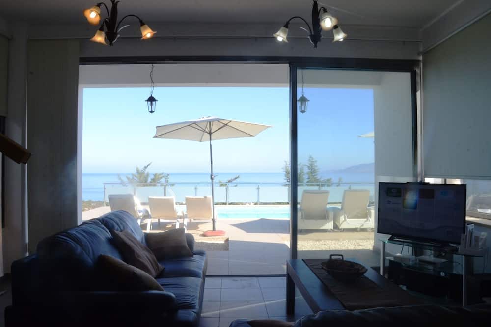 Photo of Livingroom in Latchi