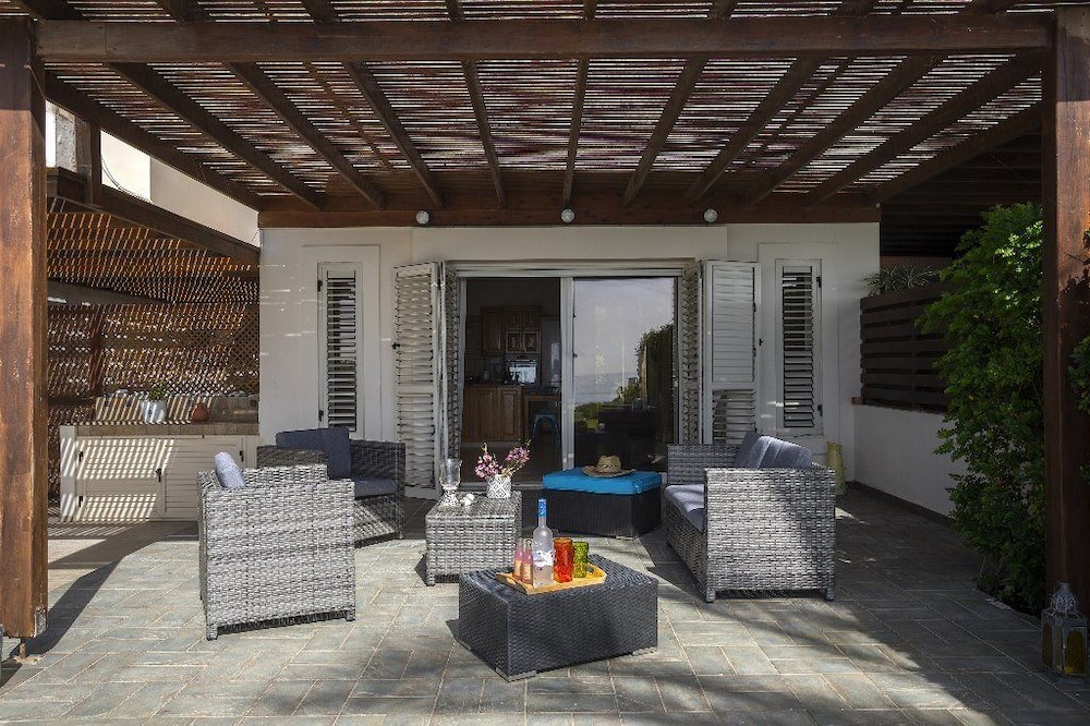 Photo of Patio Balcony in Meneou