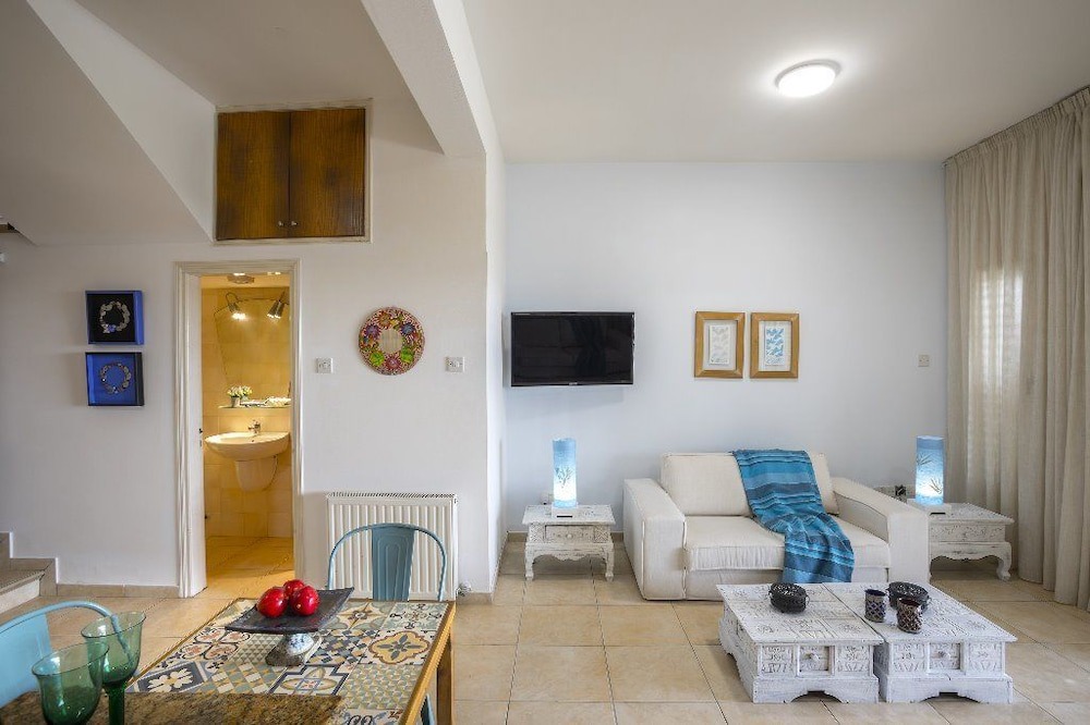 Photo of Livingroom in Meneou