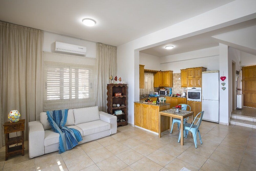 Photo of Livingroom in Meneou