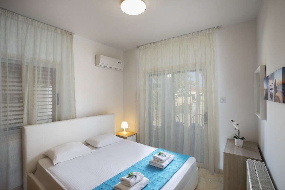Photo of Bedroom in Meneou