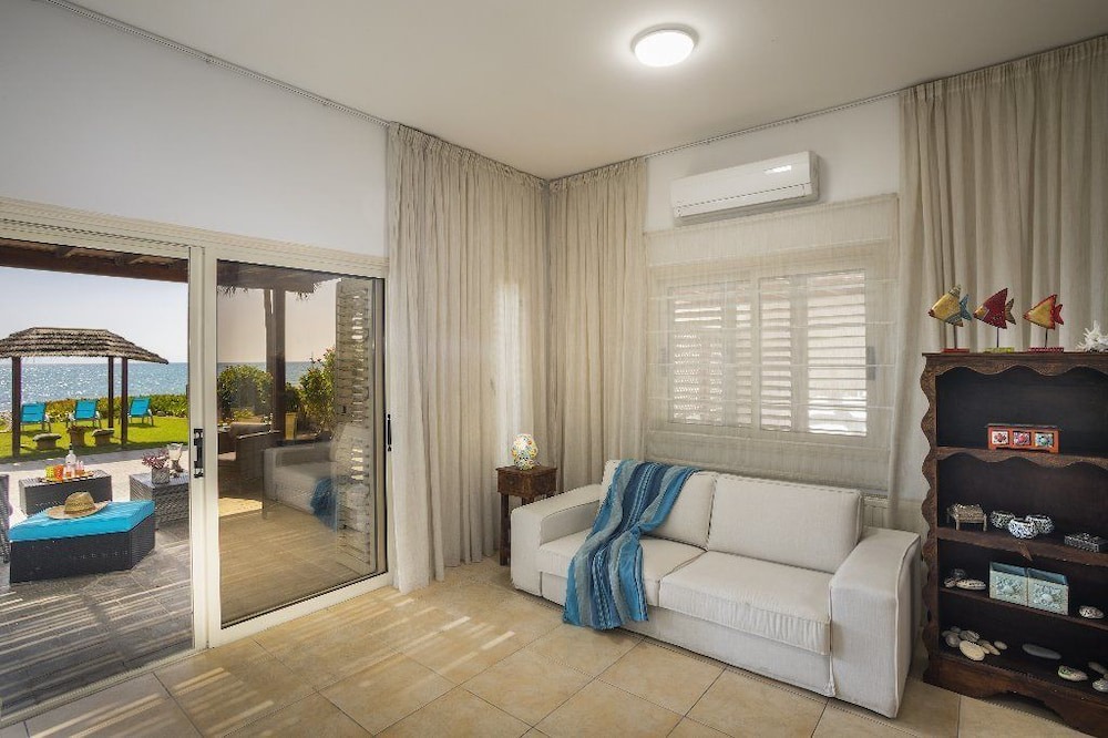 Photo of Livingroom in Meneou