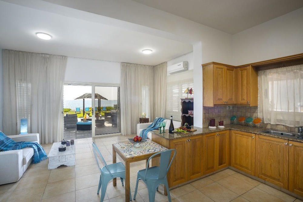 Photo of Livingroom in Meneou