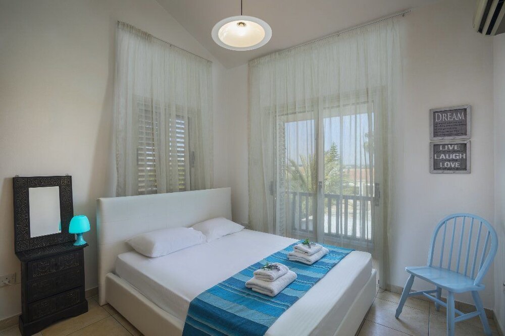 Photo of Bedroom in Meneou