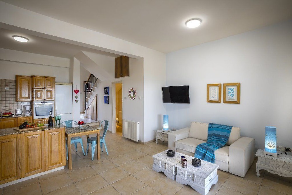 Photo of Livingroom in Meneou
