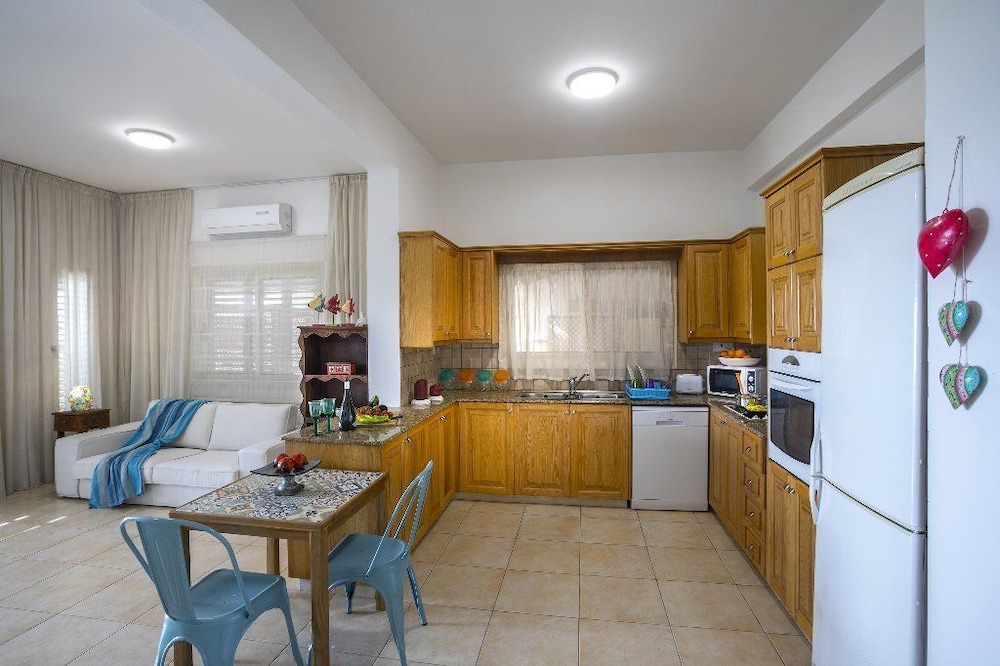 Photo of Kitchen in Meneou