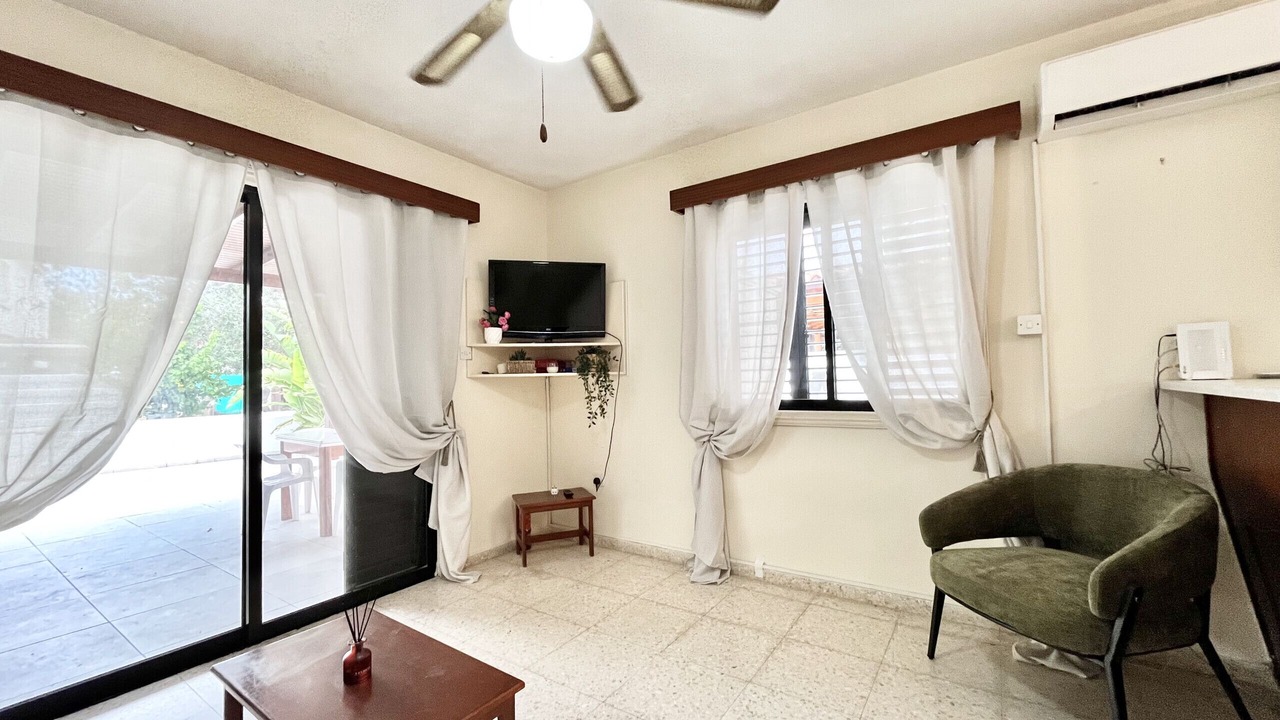 Photo of Livingroom in Meneou