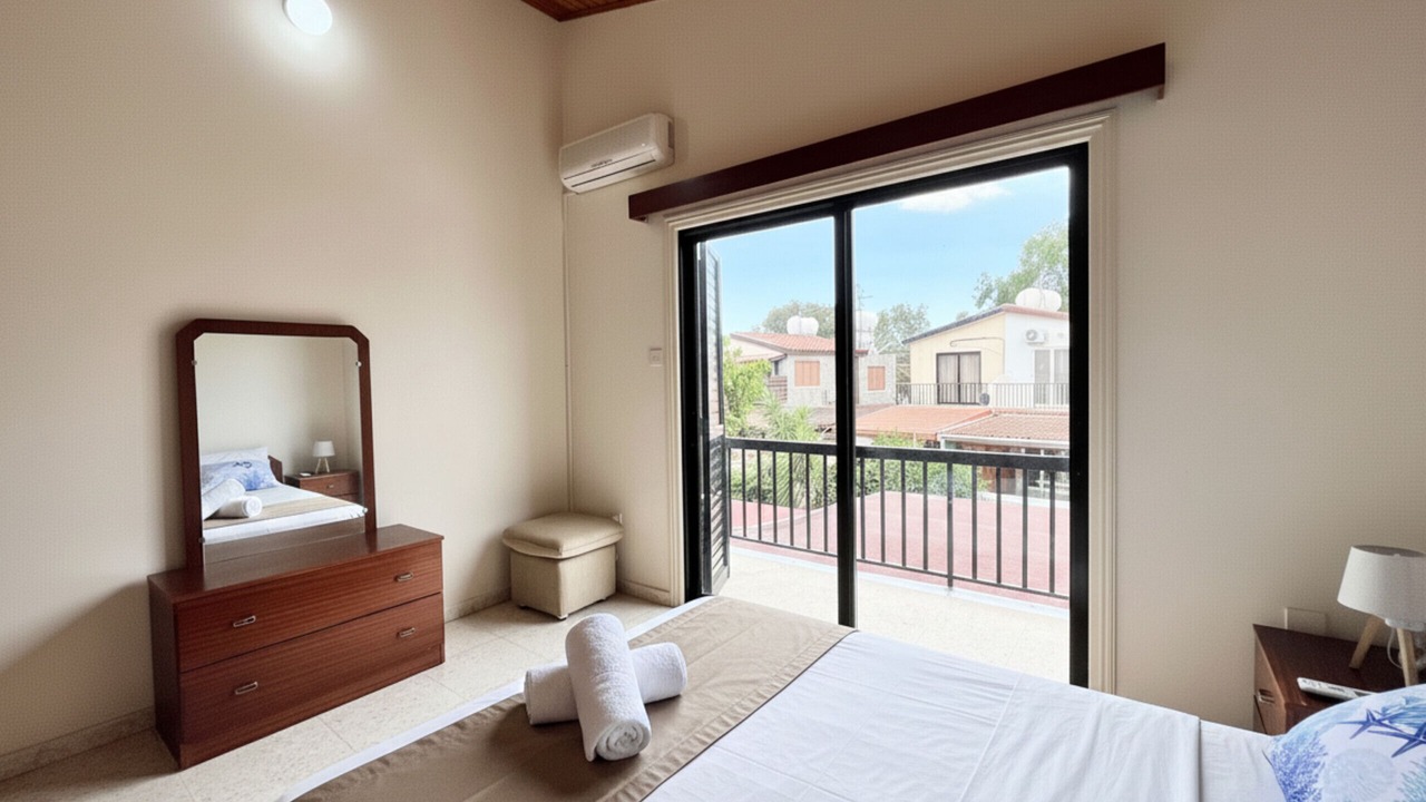 Photo of Bedroom in Meneou
