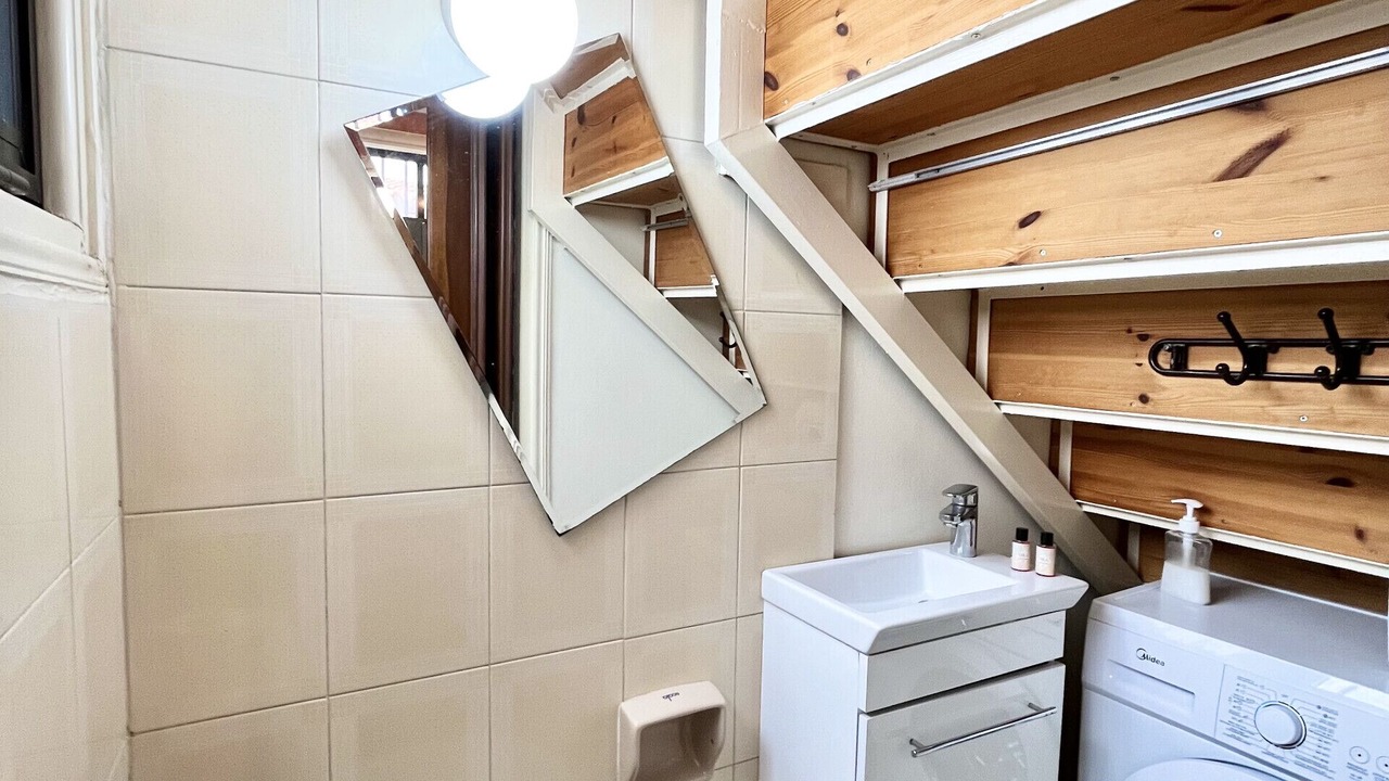 Photo of Bathroom in Meneou