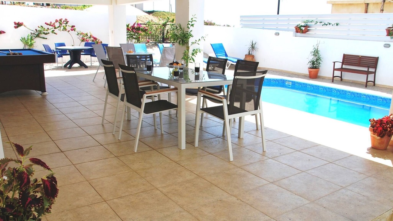 Photo of Outdoor in Pomos
