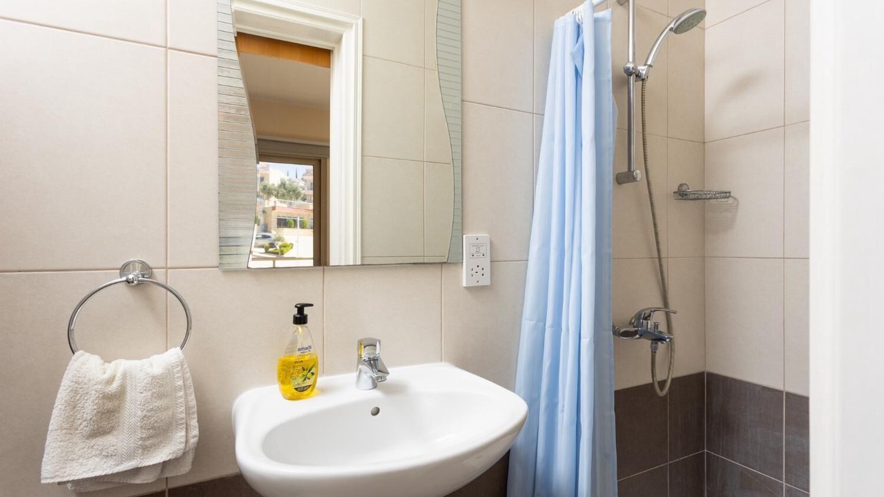Photo of Bathroom in Droushia