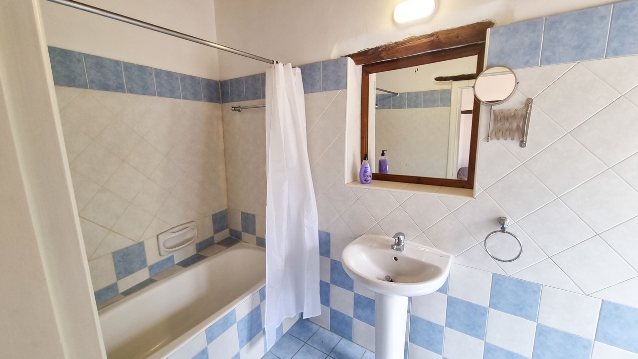 Photo of Bathroom in Skarinou
