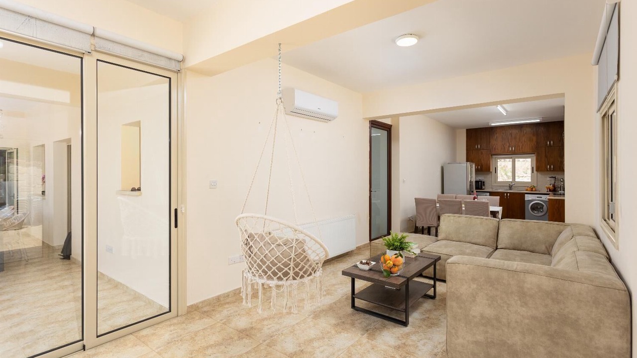 Photo of Bedroom in Droushia