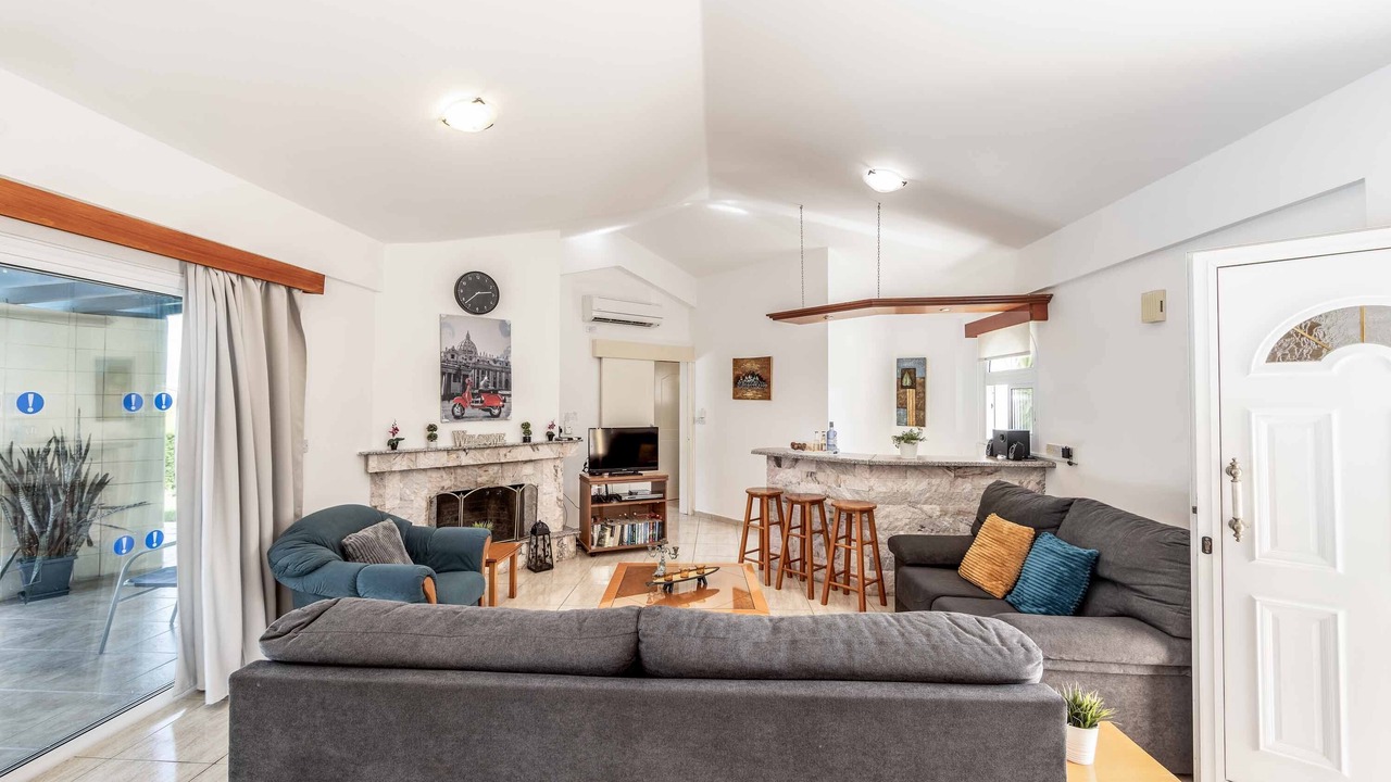 Photo of Livingroom in Latchi