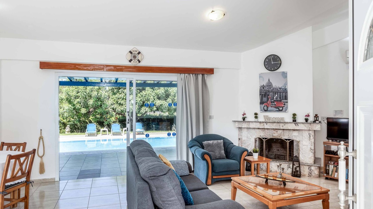 Photo of Livingroom in Latchi