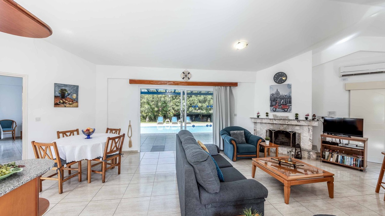 Photo of Livingroom in Latchi