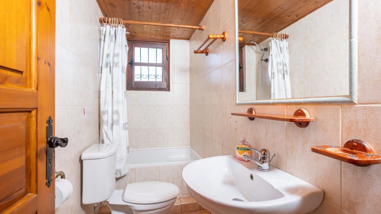 Photo of Bathroom in Pomos