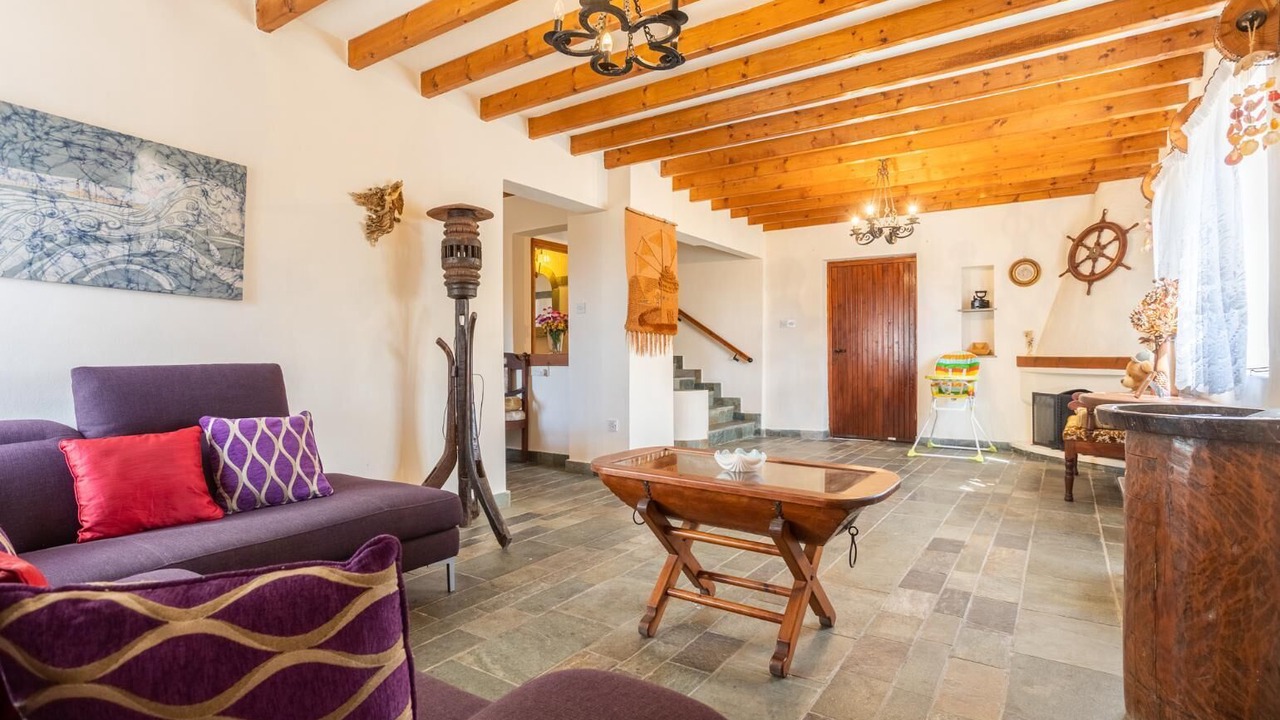 Photo of Livingroom in Pomos