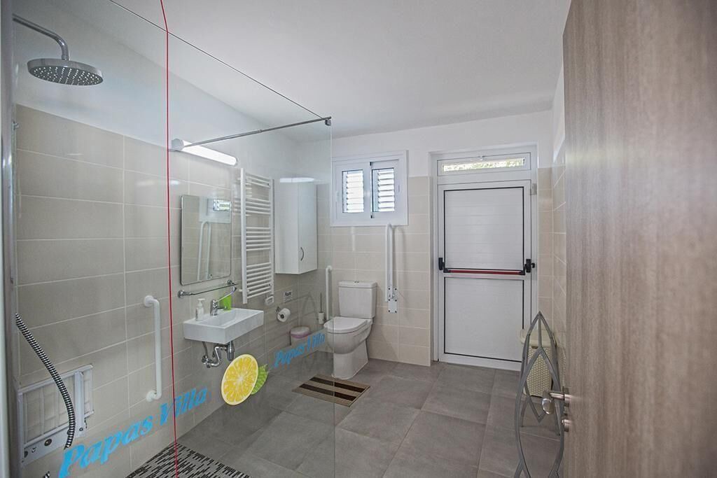 Photo of Bathroom in Paralimni