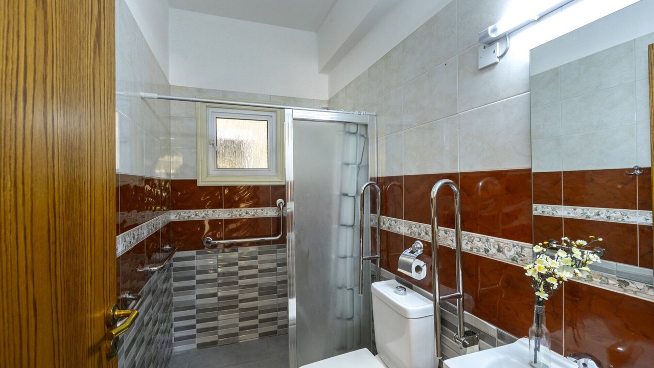 Photo of Bathroom in Pervolia