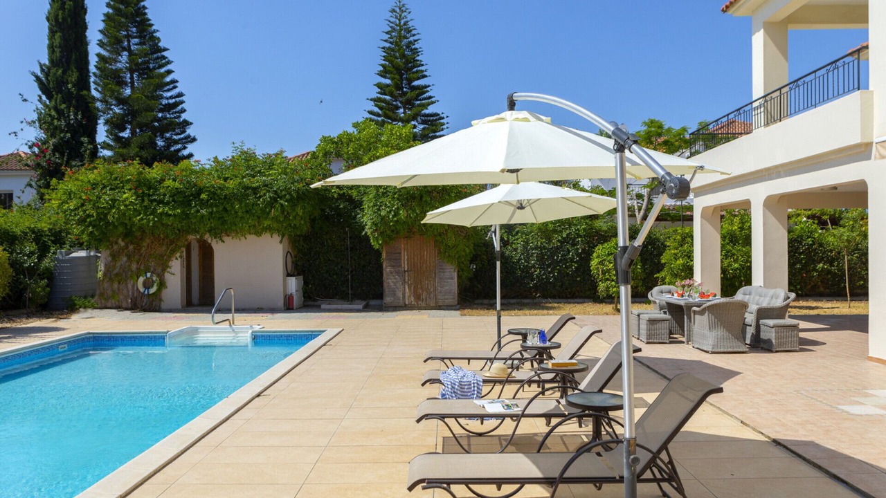 Photo of Outdoor in Pervolia