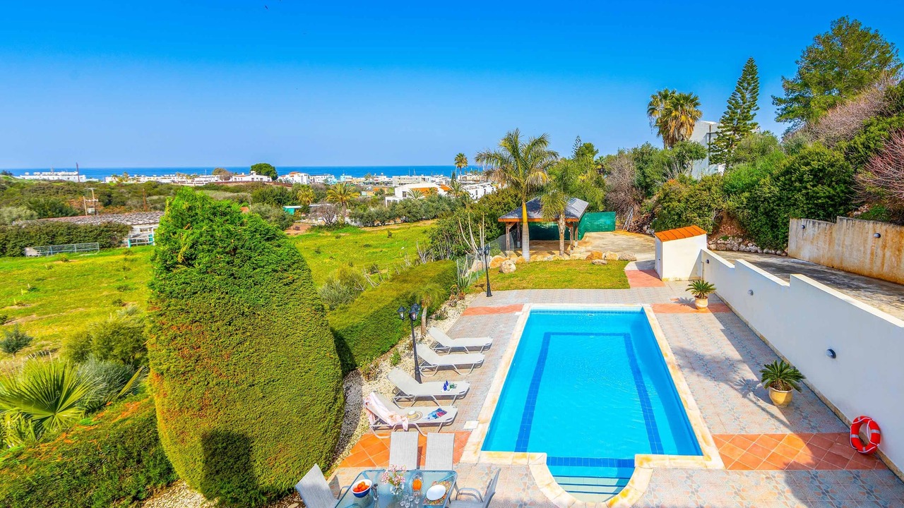 Photo of Outdoor in Latsi
