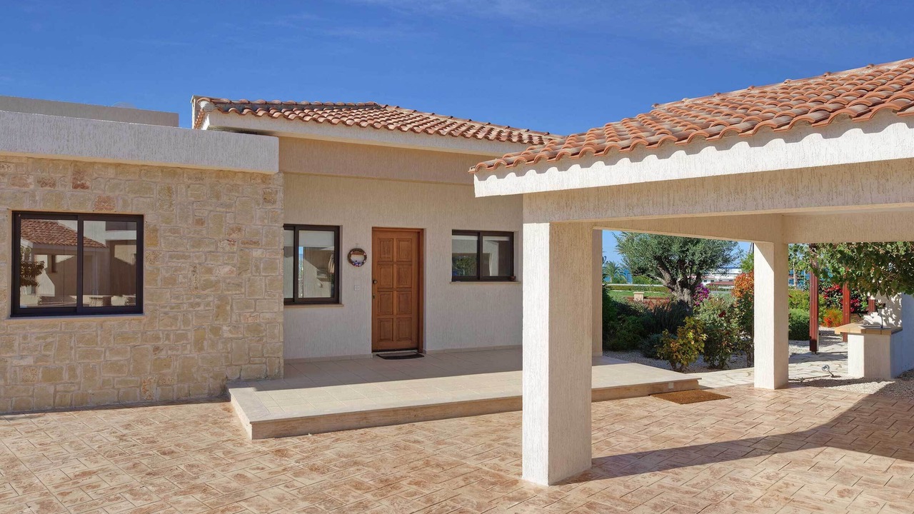 Photo of Outdoor in Latsi