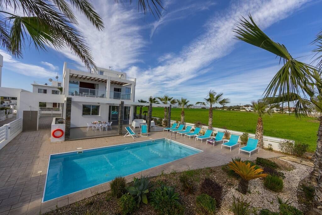 Photo of Outdoor in Pervolia