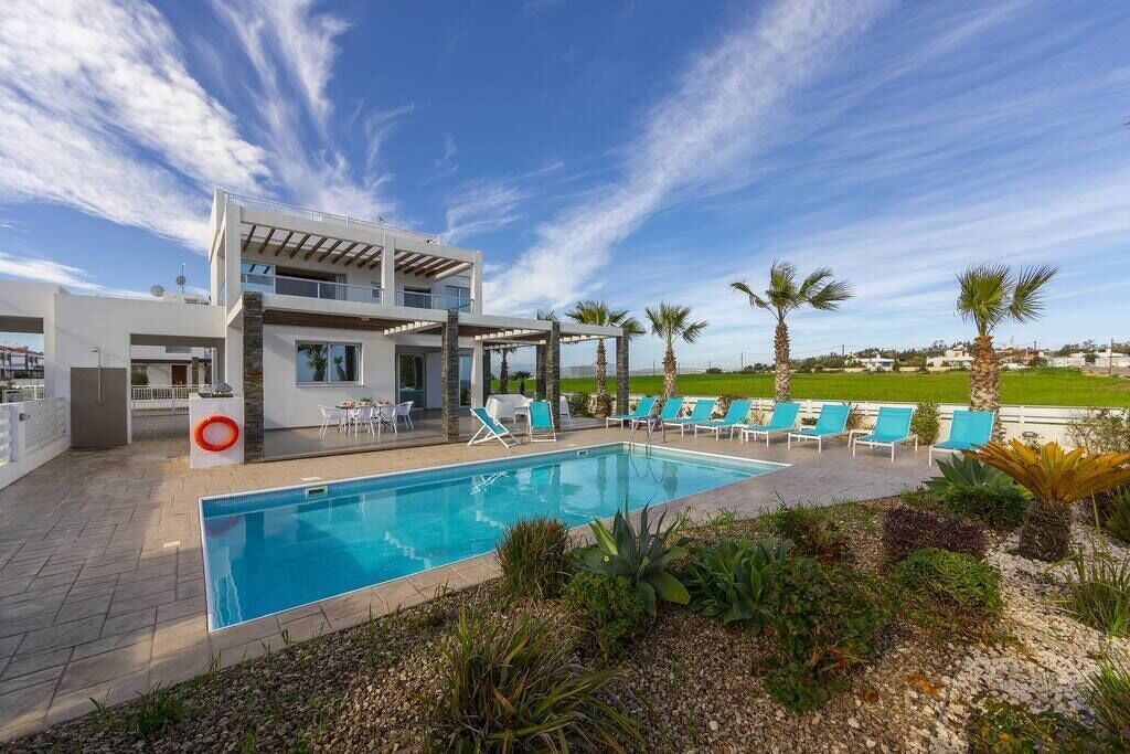 Photo of Outdoor in Pervolia