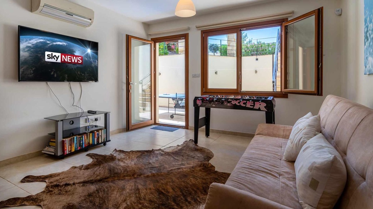 Photo of Livingroom in Aphrodite Hills