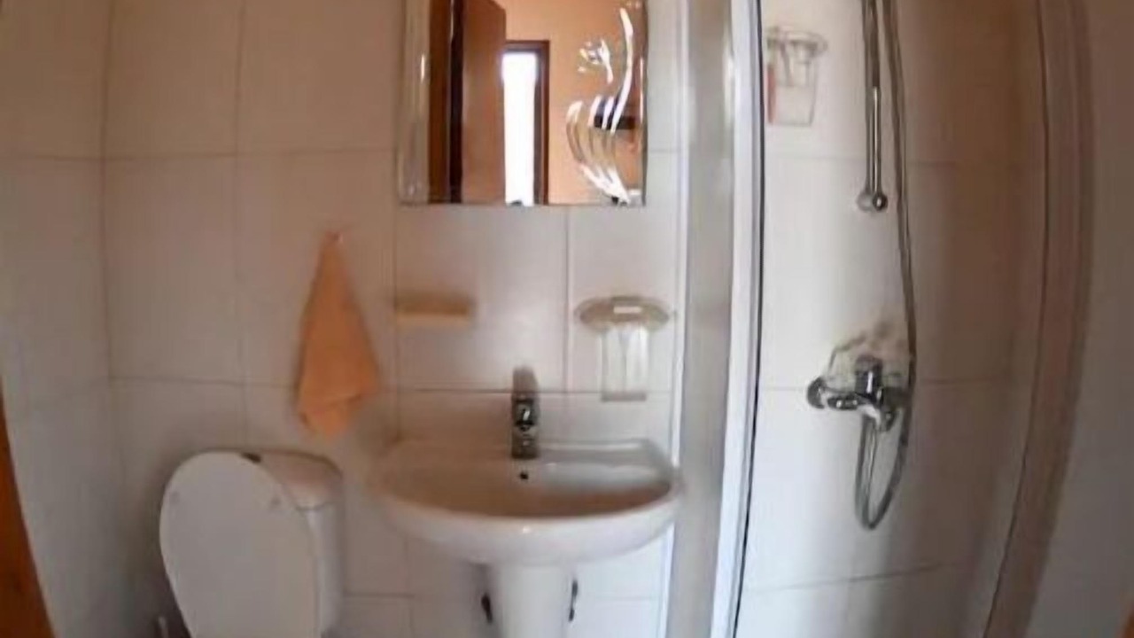 Photo of Bathroom in Politiko