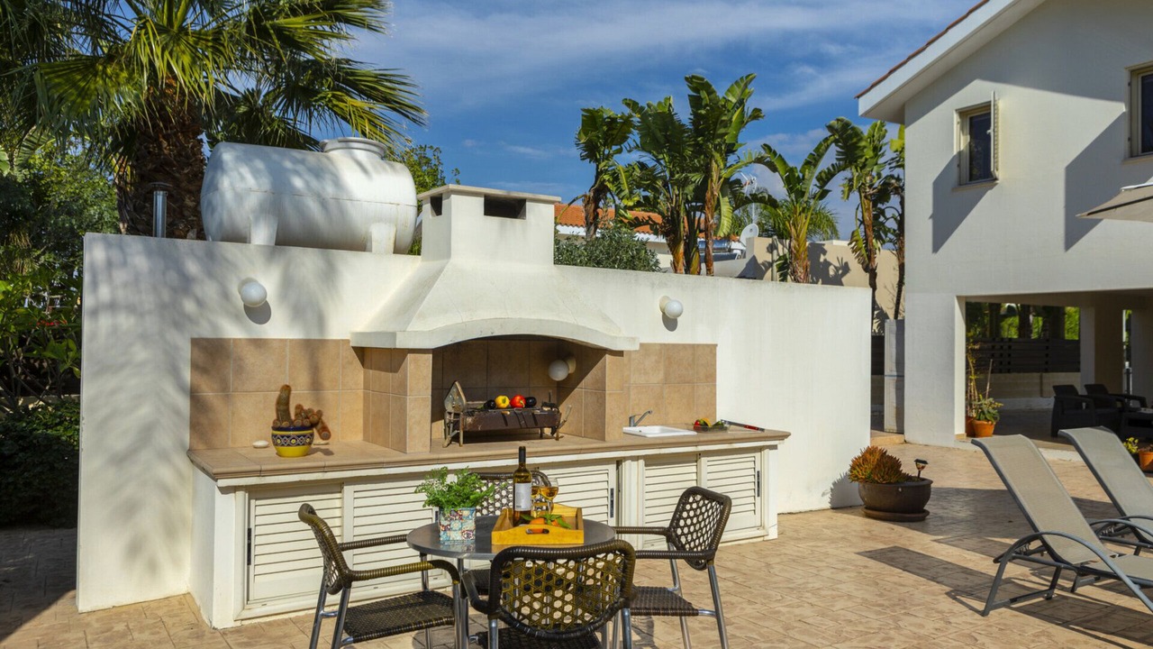 Photo of Outdoor in Pervolia