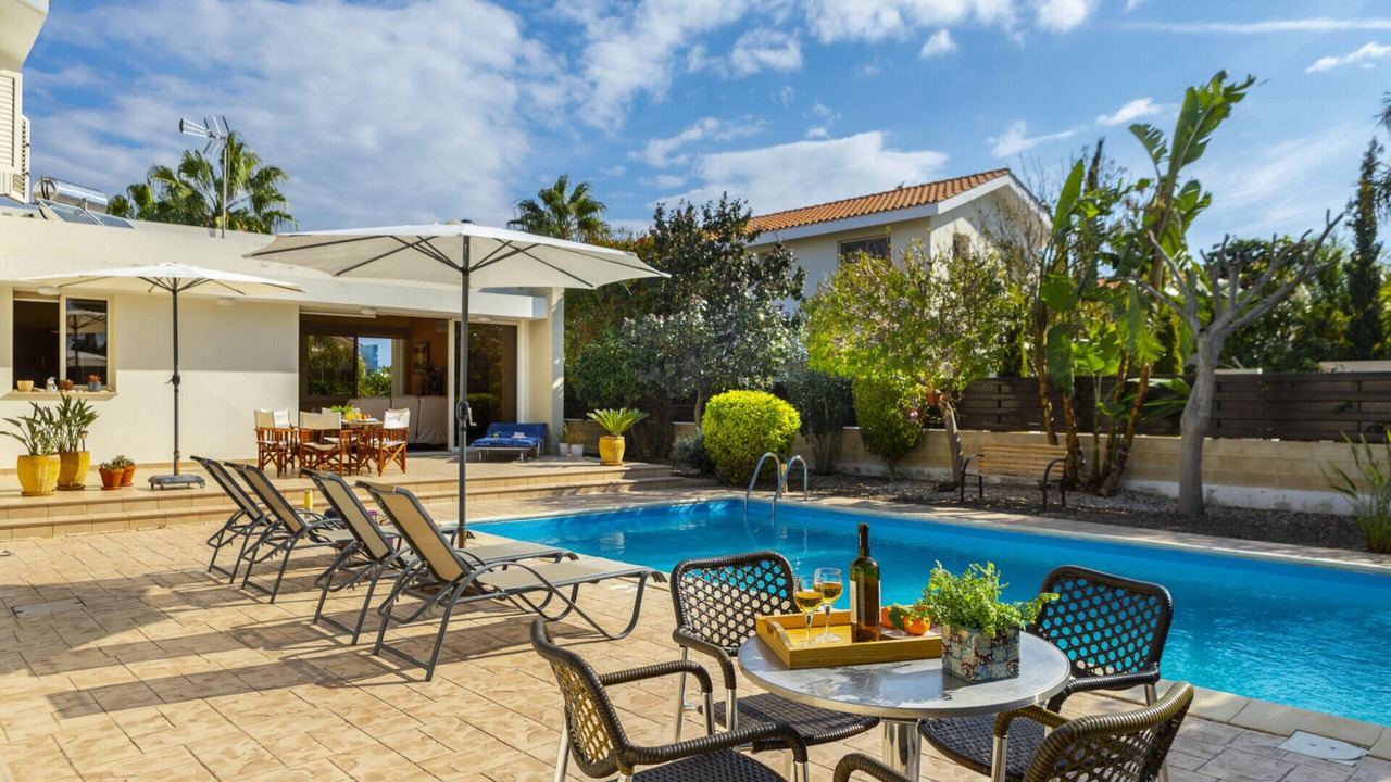 Photo of Outdoor in Pervolia