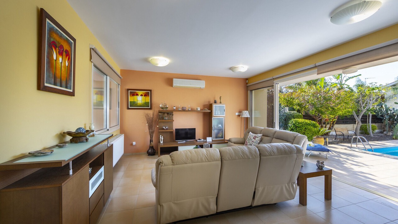 Photo of Livingroom in Pervolia