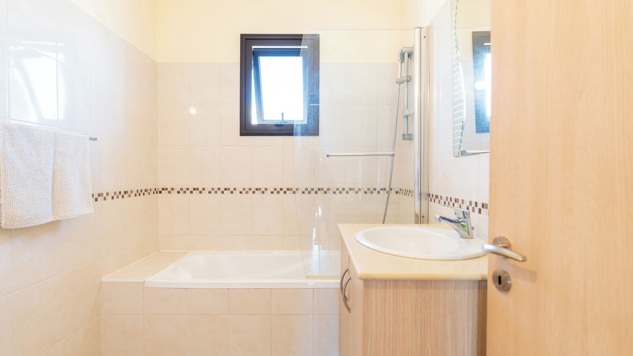 Photo of Bathroom in Alethriko