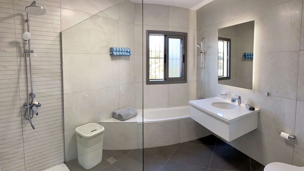Photo of Bathroom in Sea Caves