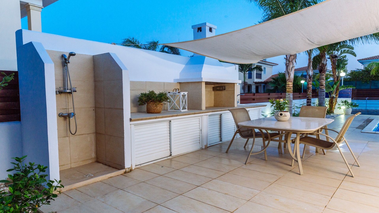 Photo of Outdoor in Pervolia