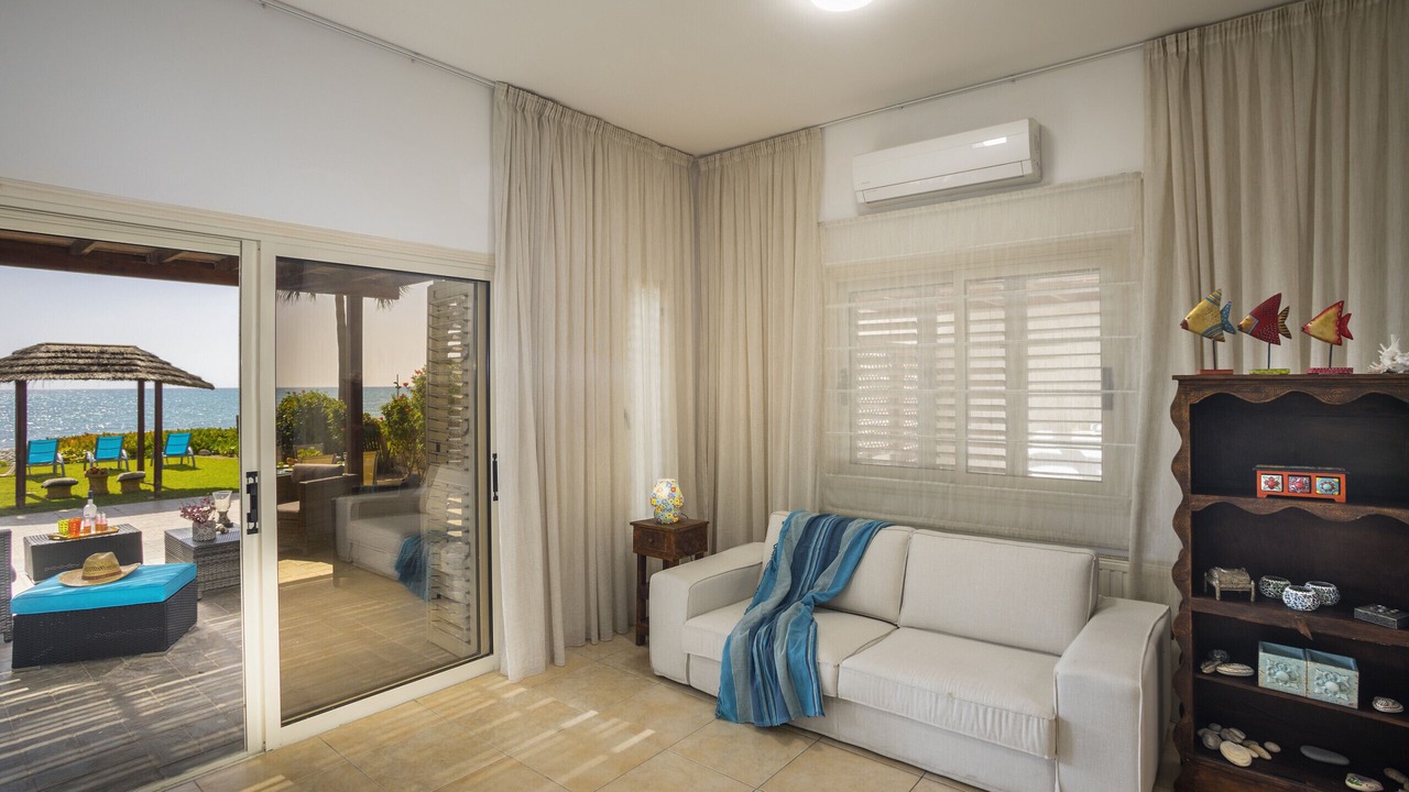 Photo of Livingroom in Meneou
