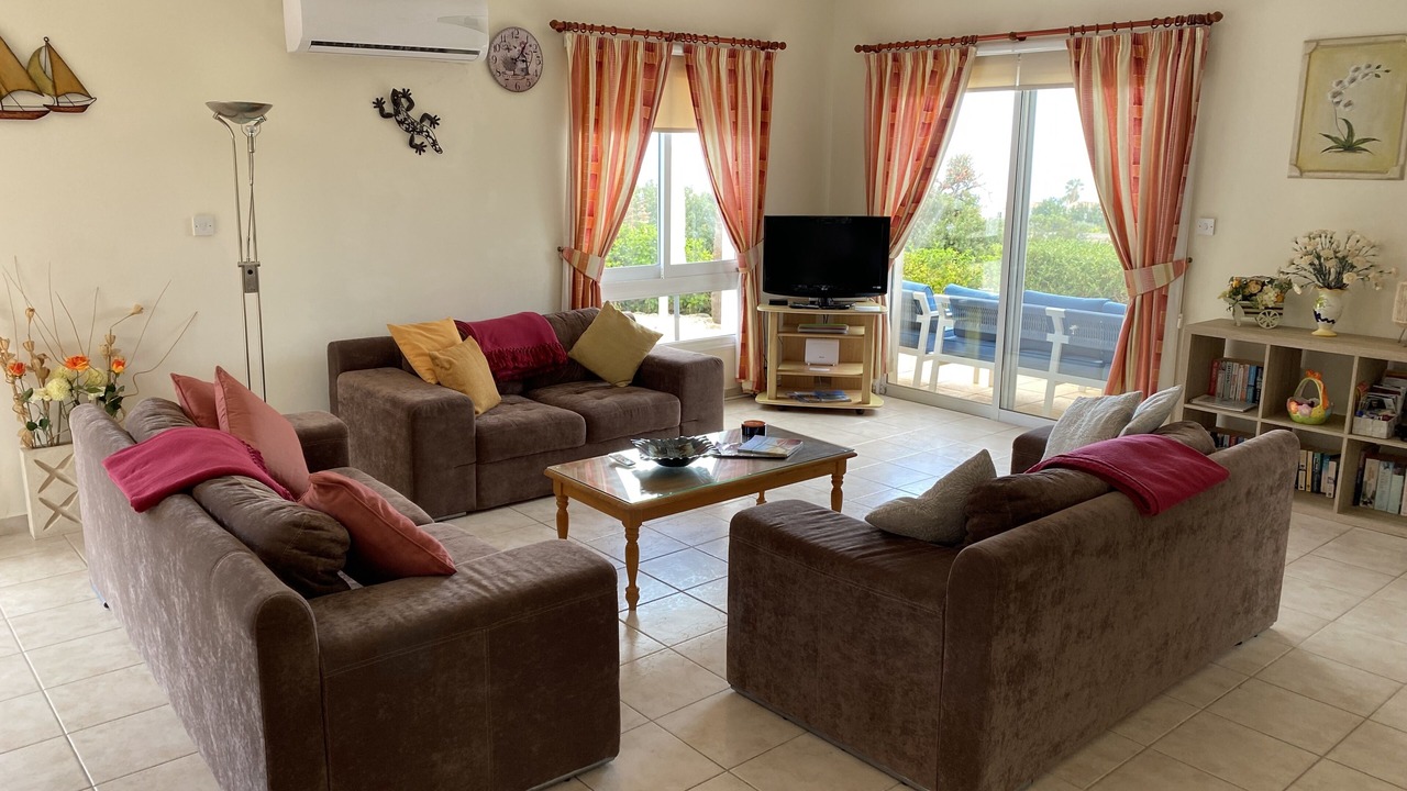 Photo of Livingroom in Peyia Town