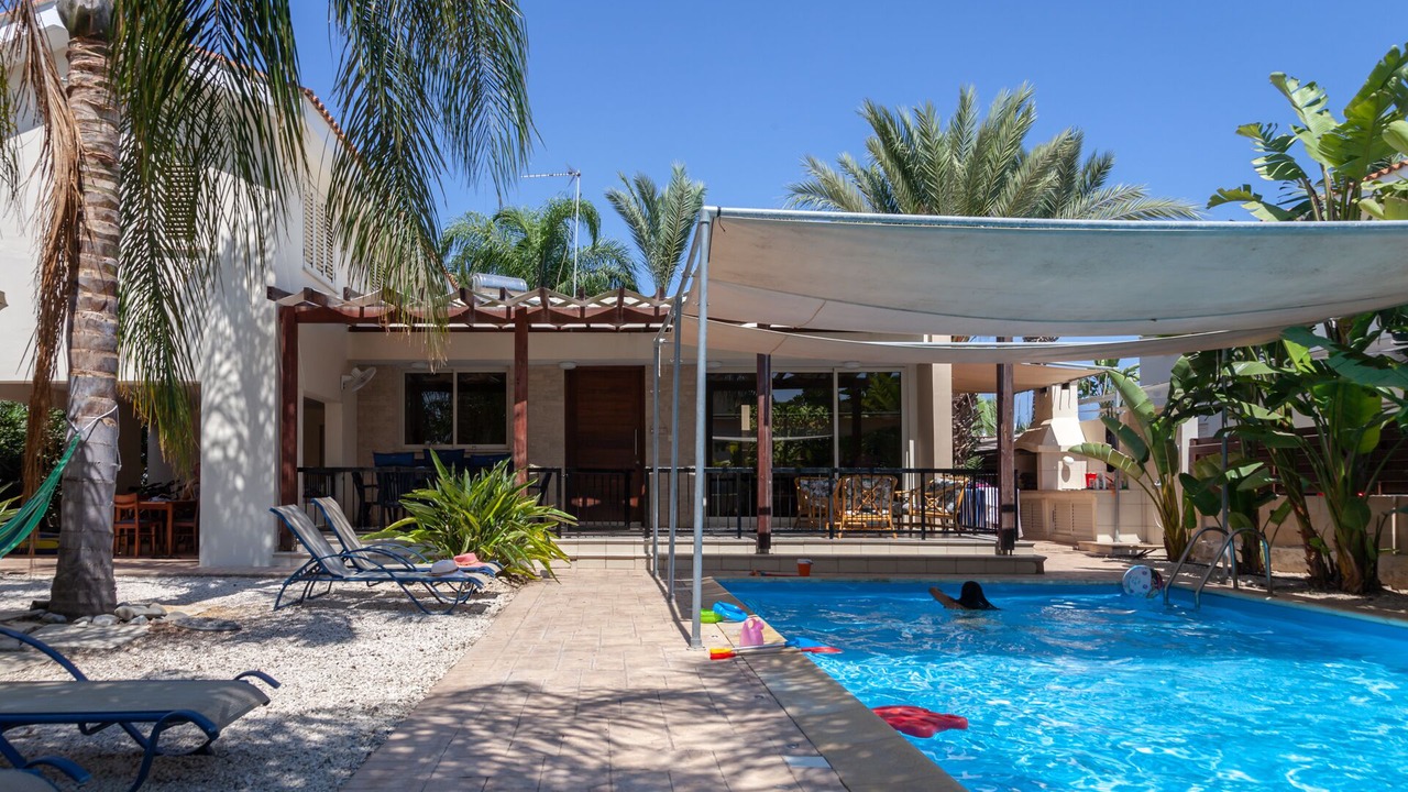 Photo of Outdoor in Pervolia